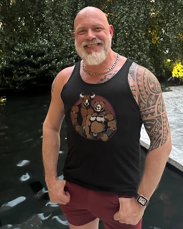 buildingabear wearing Hunky Tops