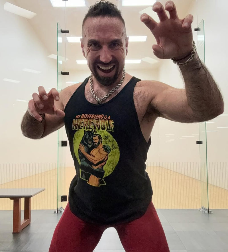 buildacub wearing Hunky Tops