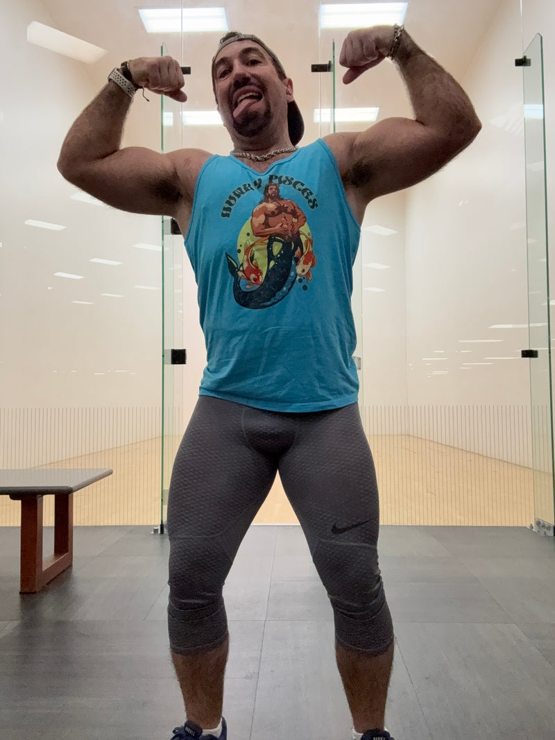 buildacub wearing Hunky Tops