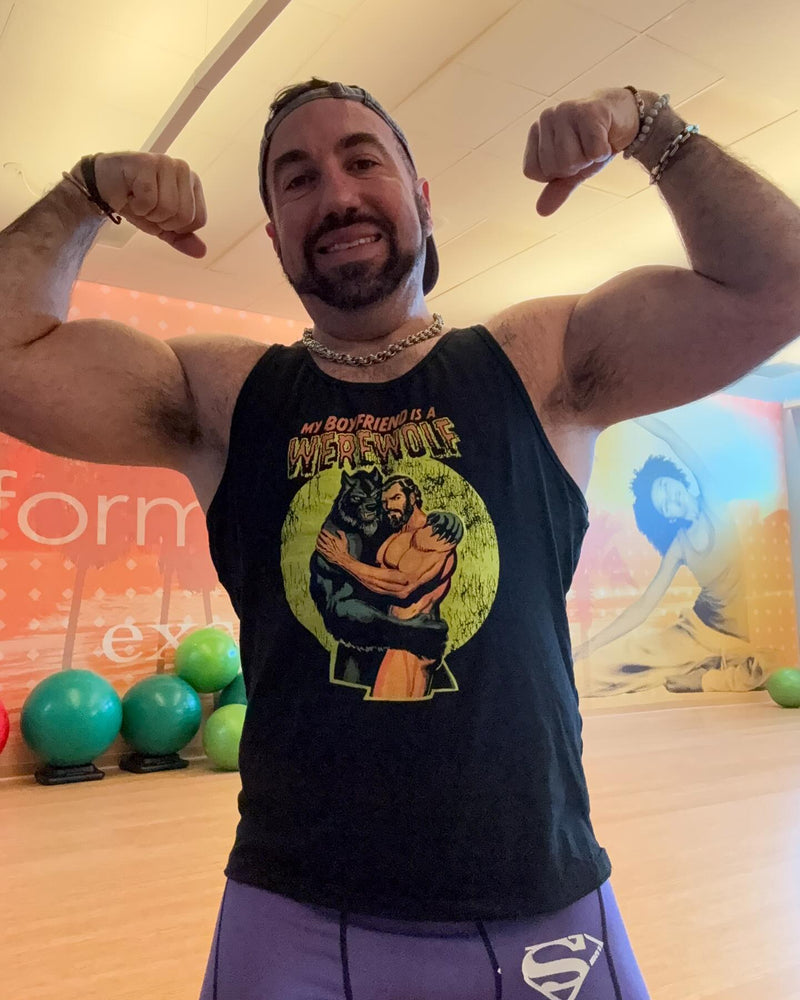 buildacub wearing Hunky Tops